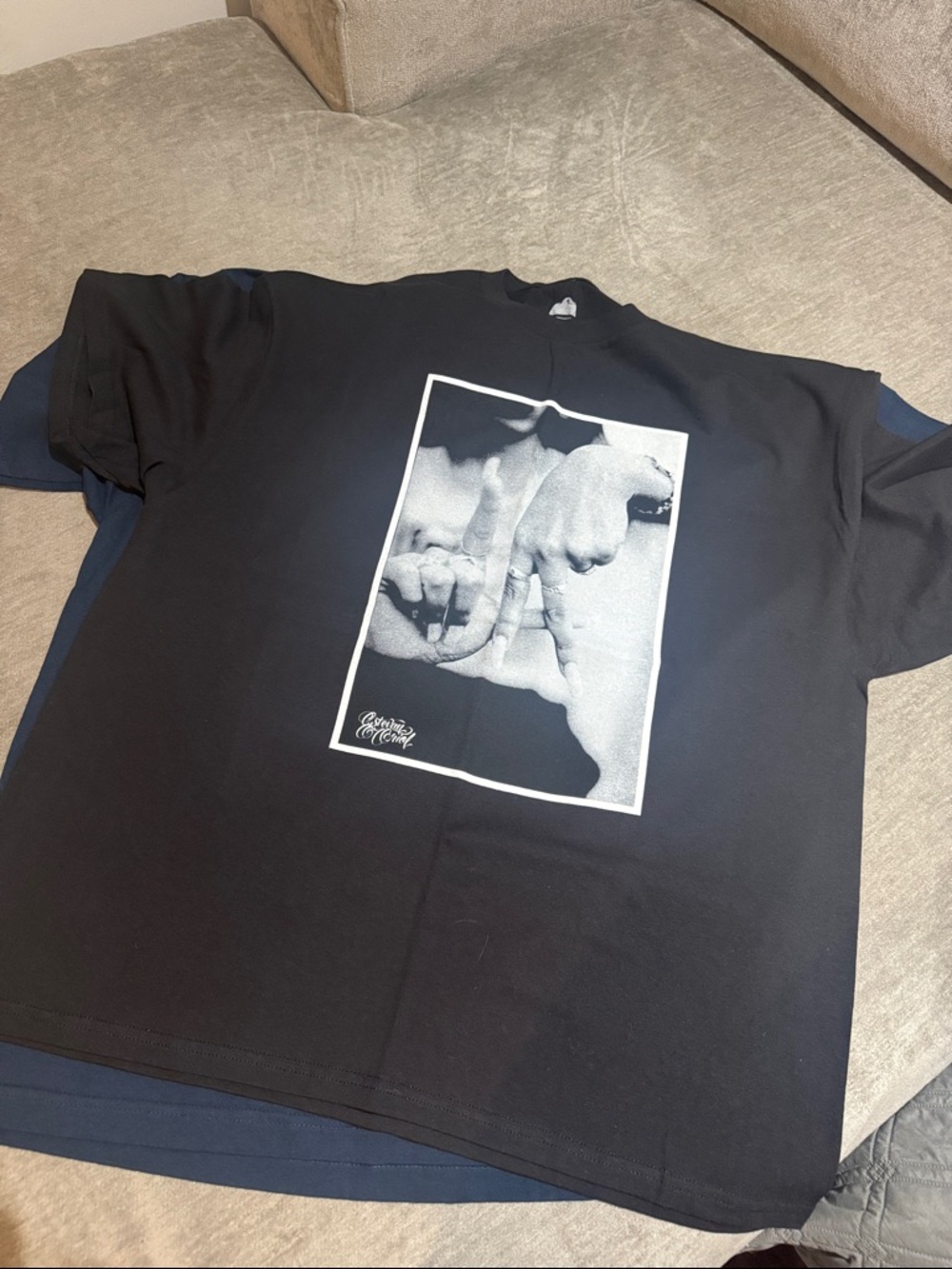 Estevan Oriol Famous LA fingers Tee PRICE IS FOR BOTH 1 purchase 2 items - Picture 5 of 6